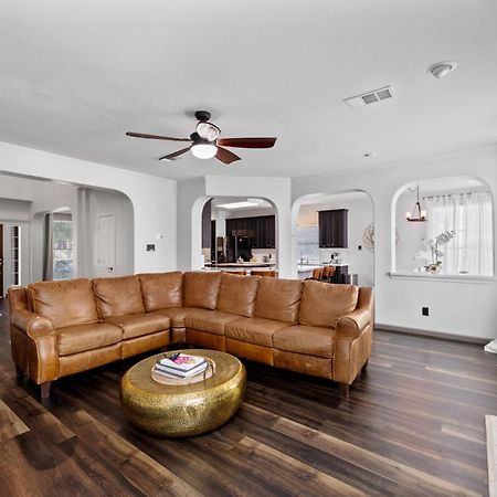 Boutique Bunkhouse Sleeps 20 Pool Hot Tub Outletmall Theatrerm Ev Friendly Cypress Exterior foto