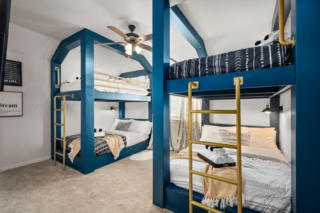 Boutique Bunkhouse Sleeps 20 Pool Hot Tub Outletmall Theatrerm Ev Friendly Cypress Exterior foto