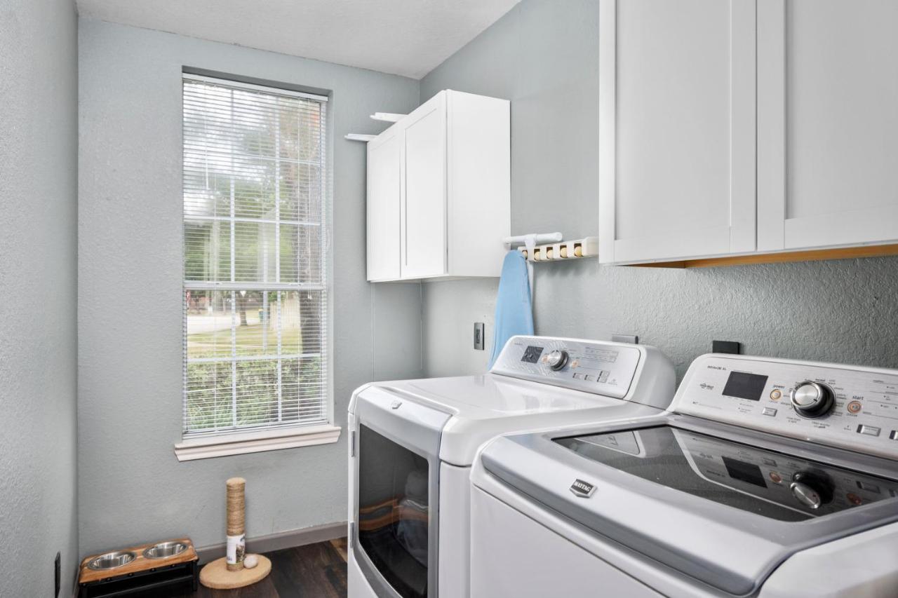 Boutique Bunkhouse Sleeps 20 Pool Hot Tub Outletmall Theatrerm Ev Friendly Cypress Exterior foto