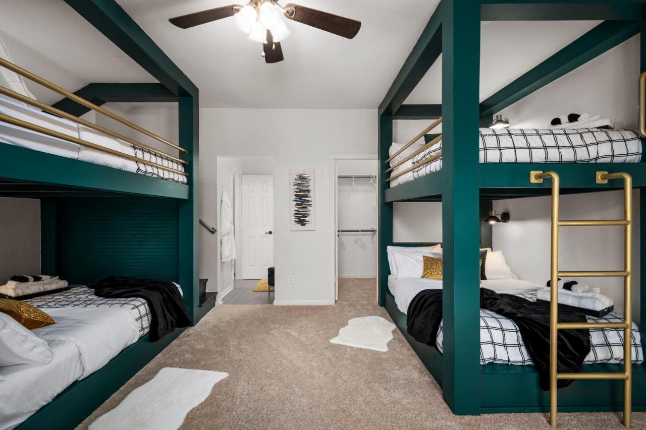 Boutique Bunkhouse Sleeps 20 Pool Hot Tub Outletmall Theatrerm Ev Friendly Cypress Exterior foto