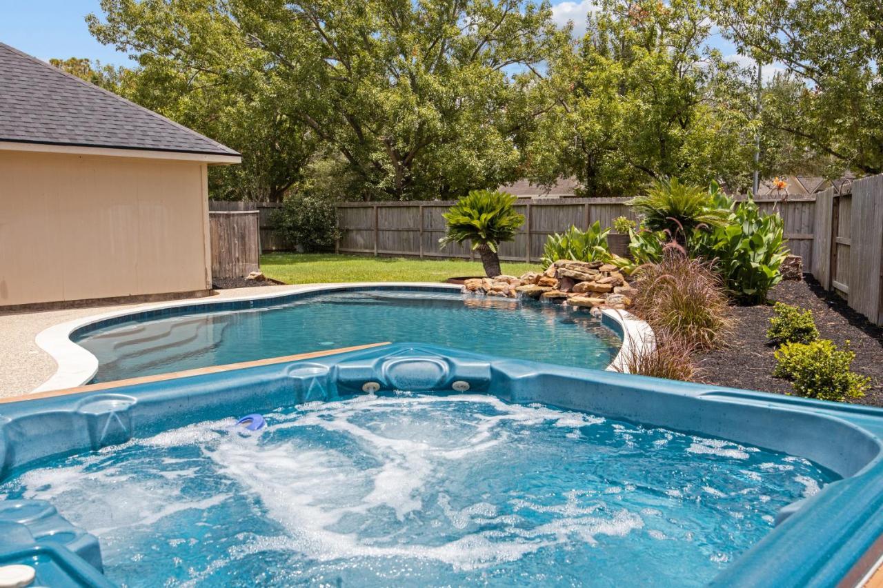 Boutique Bunkhouse Sleeps 20 Pool Hot Tub Outletmall Theatrerm Ev Friendly Cypress Exterior foto